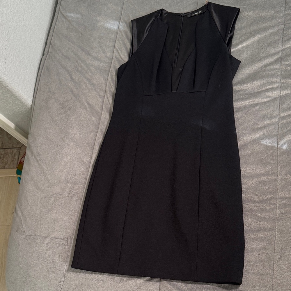 Tahari Classic Black fully lined elegant Sheath Dress - Womens size 2